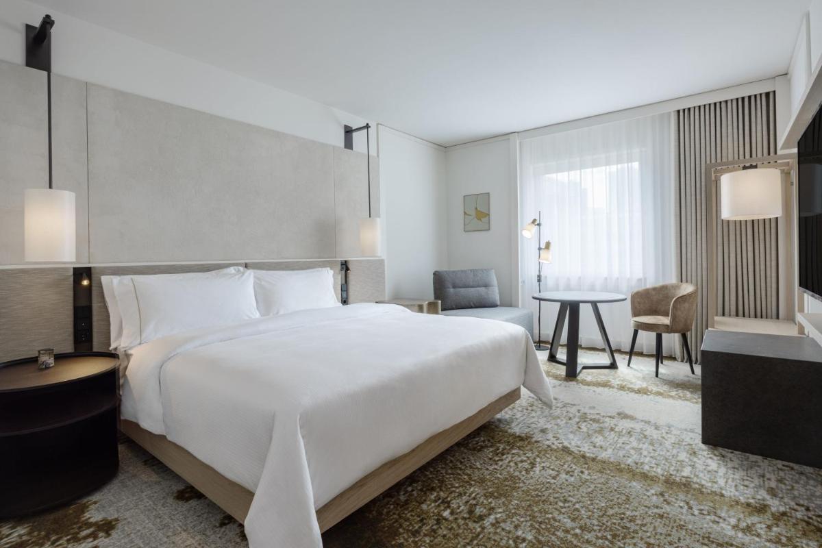 Ein Bett oder Betten in einem Zimmer der Unterkunft The Westin Grand Frankfurt Ein Bett oder Betten in einem Zimmer der Unterkunft The Westin Grand Frankfurt