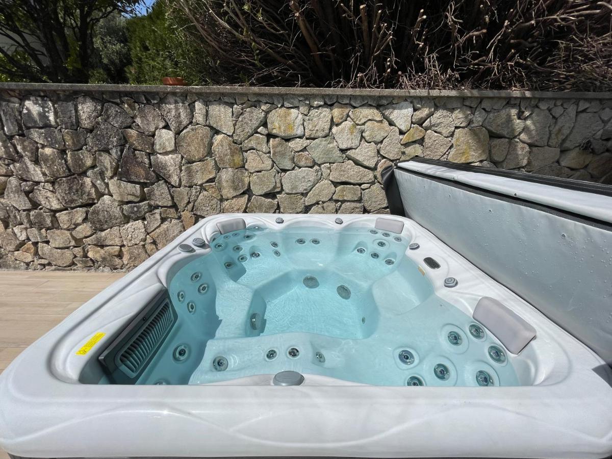 Maison chaleureuse avec piscine et spa - Housity