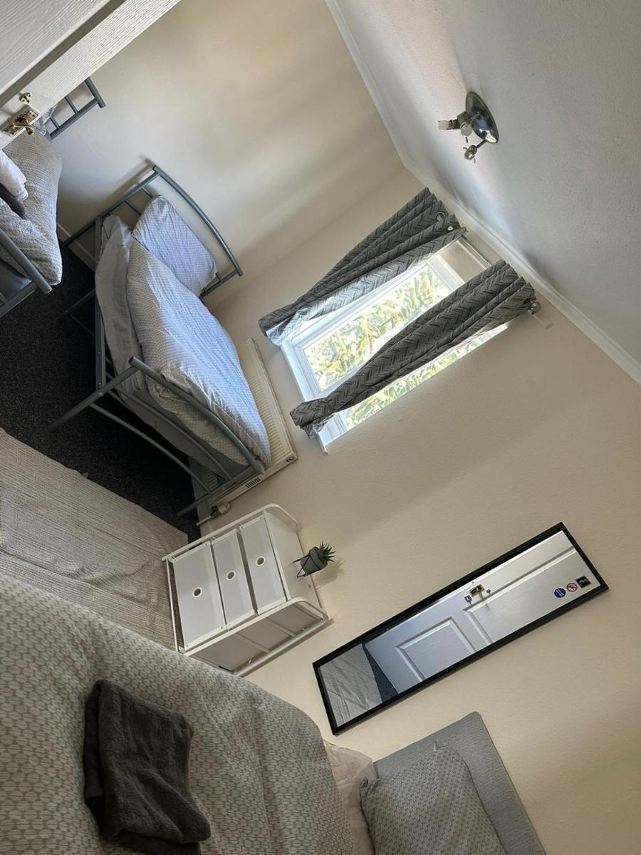Suitetrails - Essence accommodation Bed and Breakfast Chelmsley Wood Solihull Birmingham Marston Green HS2