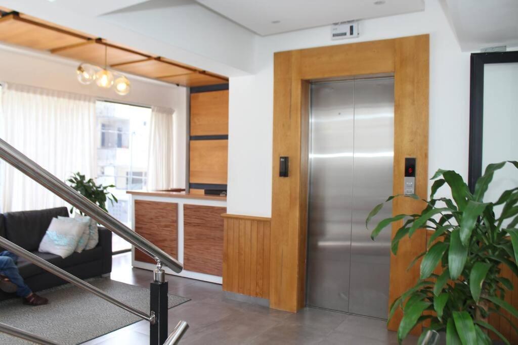 Modern 1BD Downtown+Pool+SmarTVs+BBQ+Gym - Housity