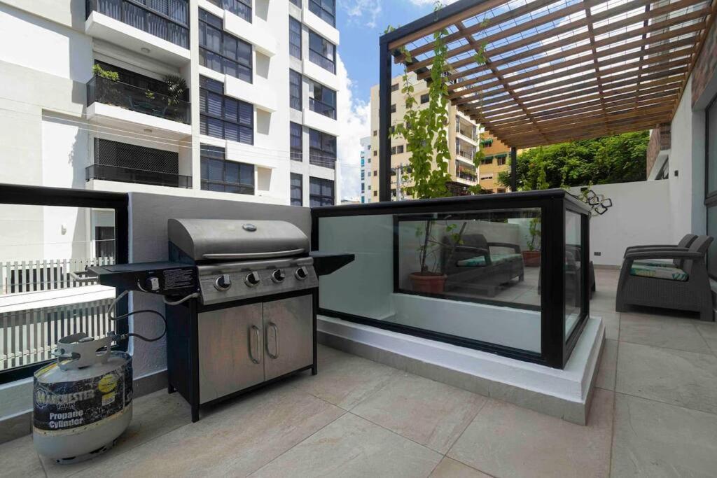 Modern 1BD Downtown+Pool+SmarTVs+BBQ+Gym - Housity