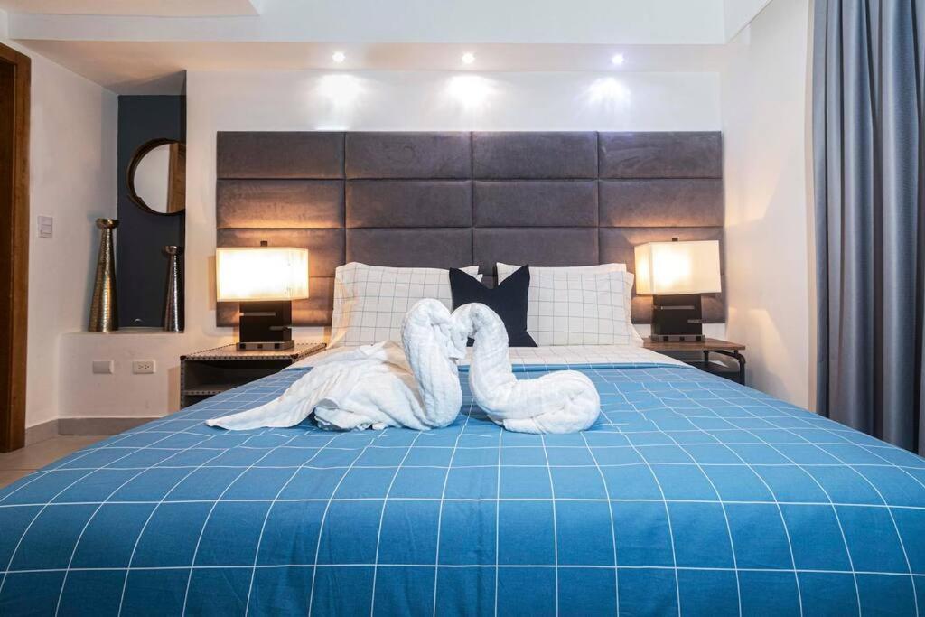 Modern 1BD Downtown+Pool+SmarTVs+BBQ+Gym - Housity