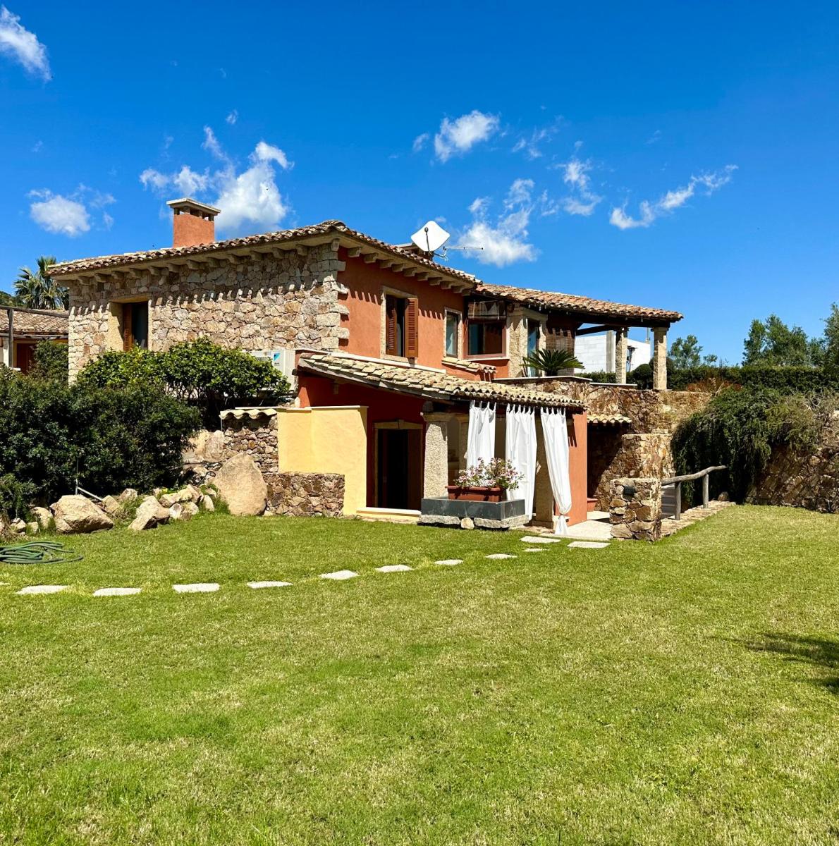 Villa Zippiri Is Molas Pula - Housity