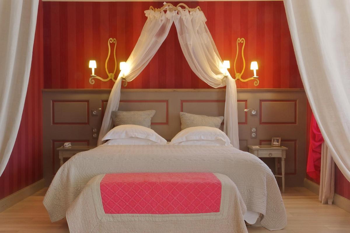 Un ou plusieurs lits dans un hébergement de l'établissement Les Glycines - Hôtel & Spa - Teritoria