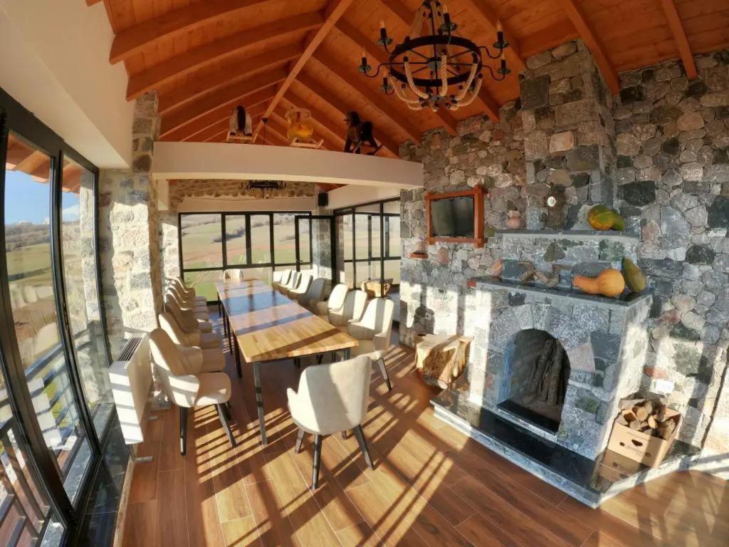 Bujtina Vrenezi - Housity