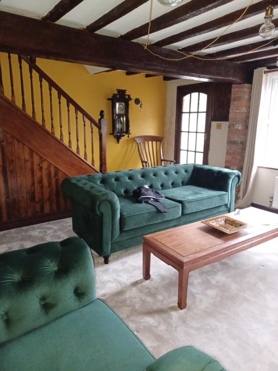 200m AOSB Cottage in Westbury - Housity