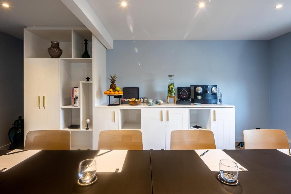 Cuisine ou kitchenette dans l'établissement The 1932 Hotel & Spa Cap d'Antibes - MGallery Collection
