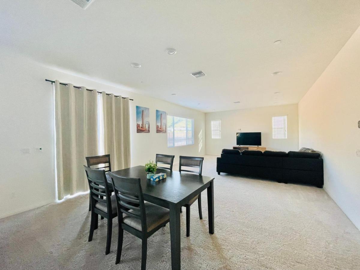 Beautiful family house 6Beds3Baths 7 min to UC R - Housity