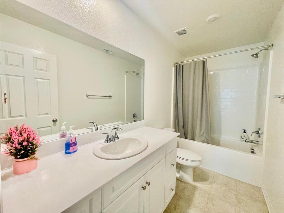 Beautiful family house 6Beds3Baths 7 min to UC R - Housity