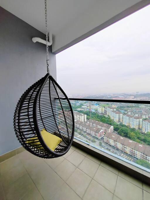 Suitetrails - Symphony Tower 3BR High Floor 100mbps Wi-Fi Netflix