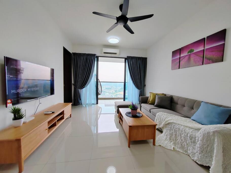Suitetrails - Symphony Tower 3BR High Floor 100mbps Wi-Fi Netflix