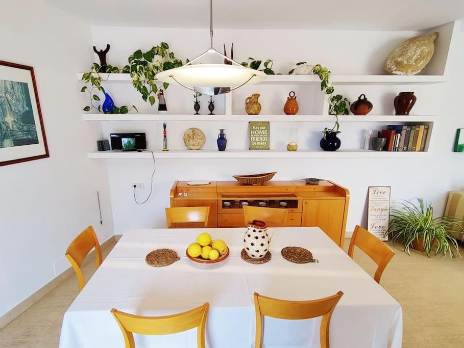 Bonita Casa con piscina privada y amplio jardin - Housity