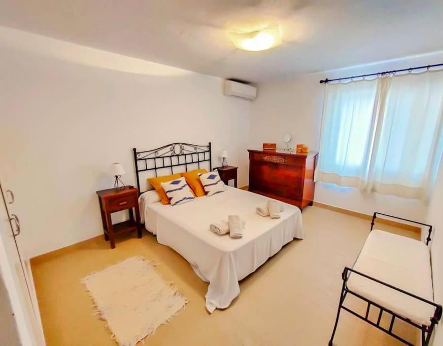 Bonita Casa con piscina privada y amplio jardin - Housity
