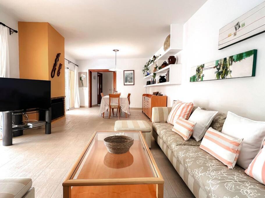 Bonita Casa con piscina privada y amplio jardin - Housity