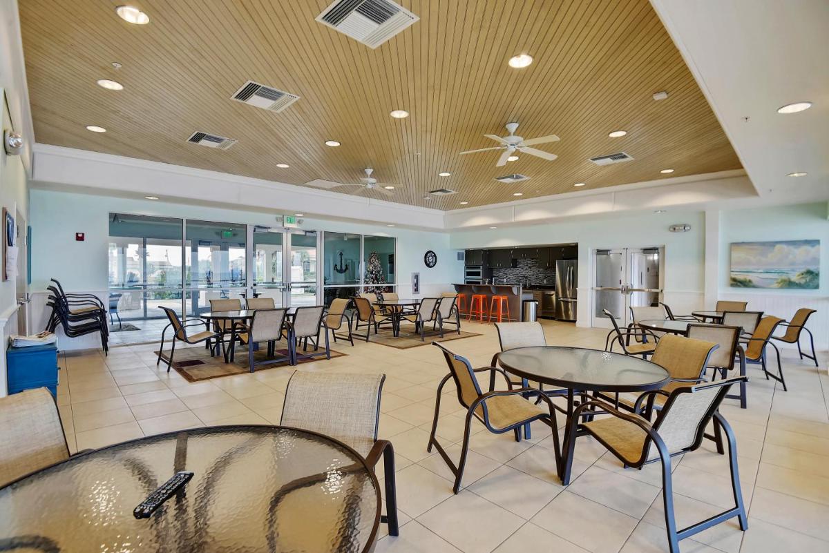 Pat's Paradise - 7030N - Housity