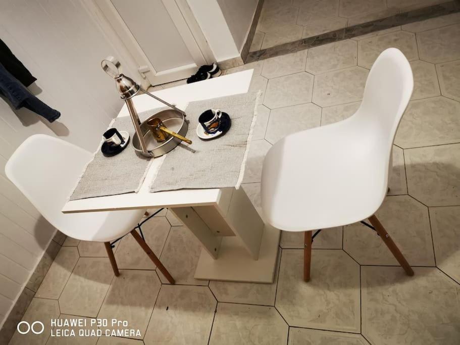 Vicky's Apartment (5m from sea) - Housity