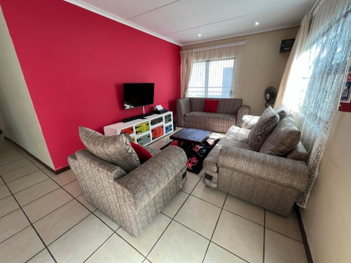 Suitetrails - Zuri Holiday House - 3 bedroom
