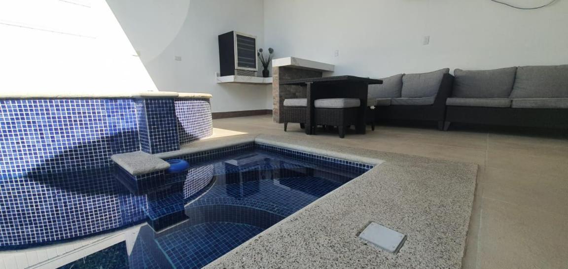Casa de playa Herradura con piscina y jacuzzi - Housity
