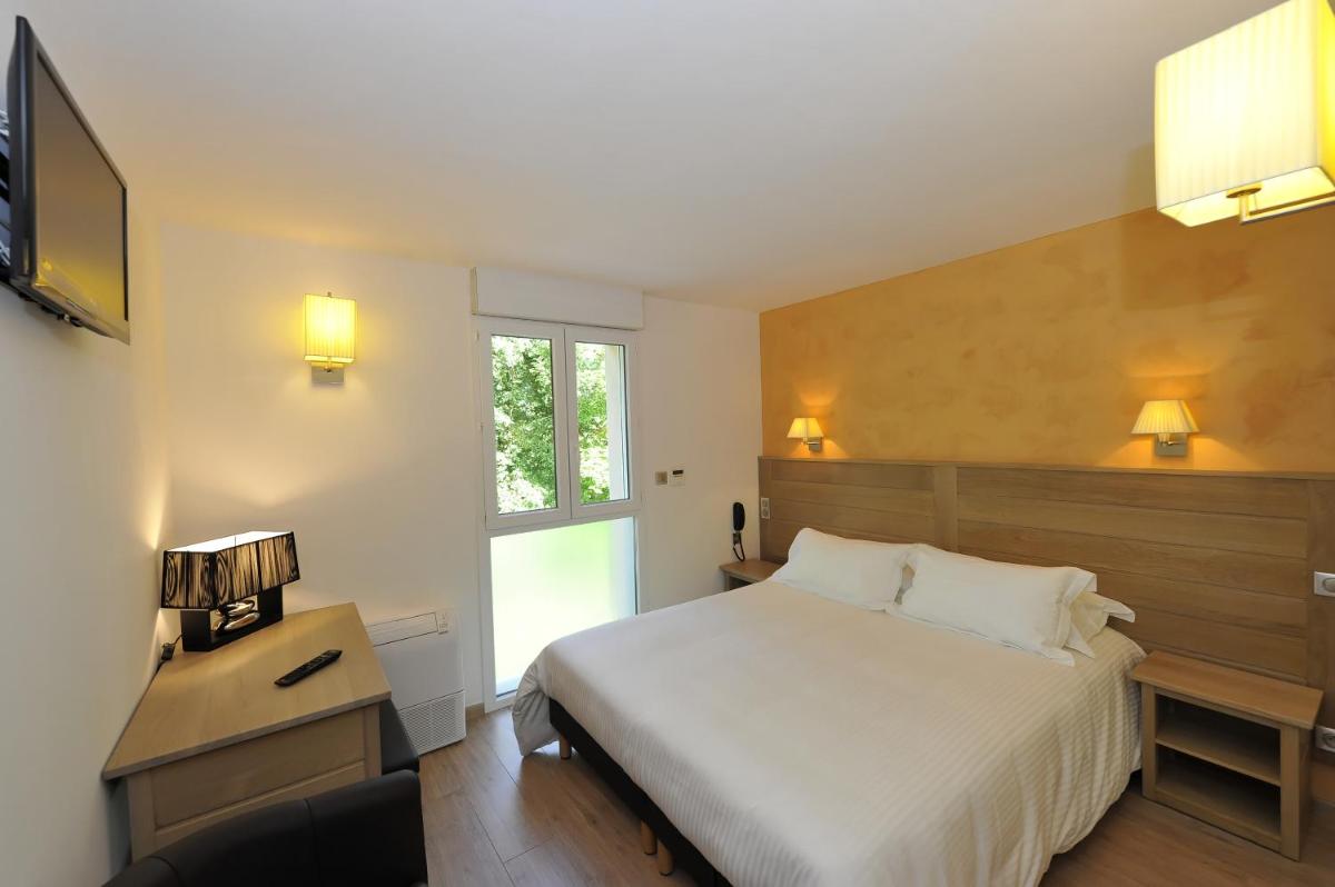 Logis Hôtel Restaurant Les 2 Rives - CHAMBRES CLIMATISEES - A75, en bordure de rivière - Housity