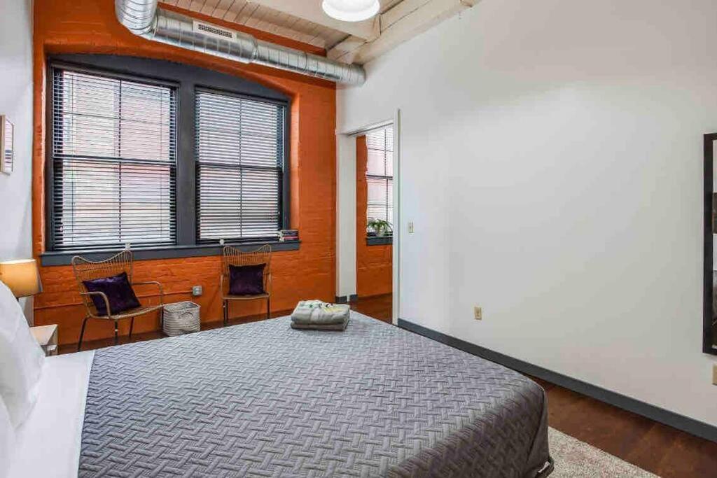 Modern Loft Style on Monroe by Dwtn & Park ave - Housity