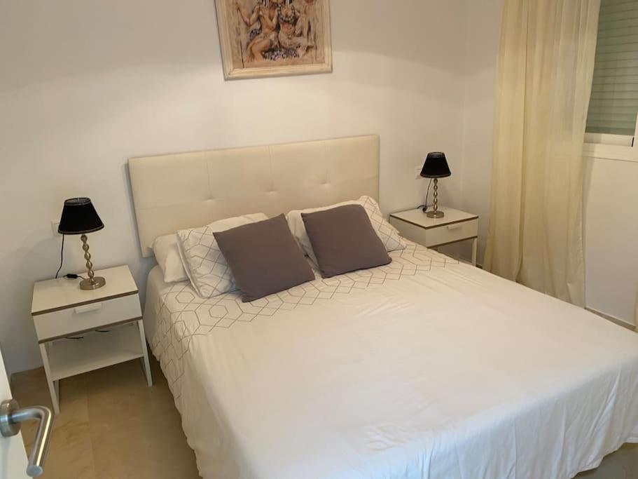 Wide Beach Apartment - Housity