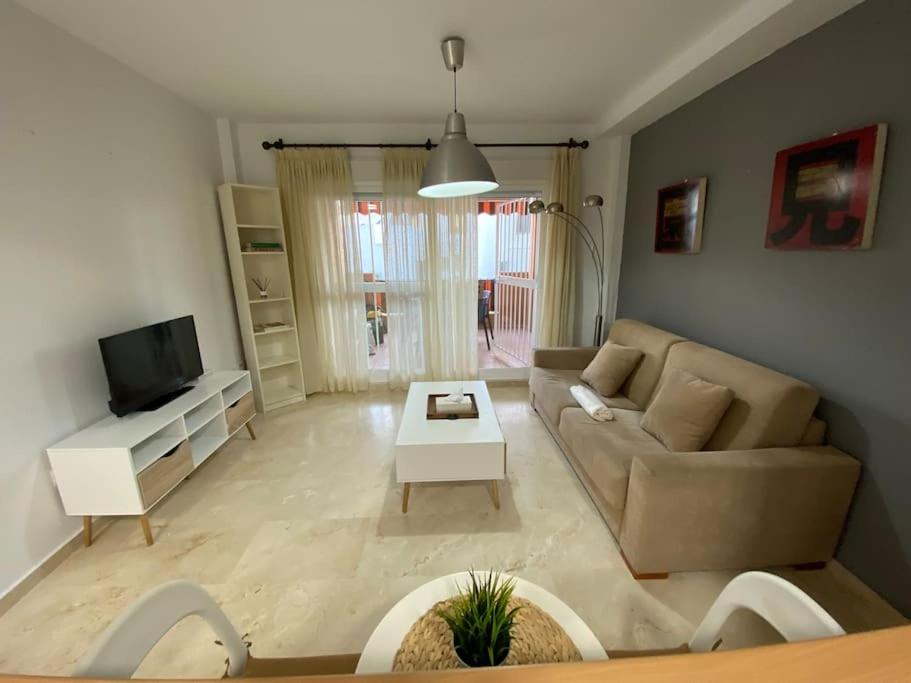 Wide Beach Apartment - Housity