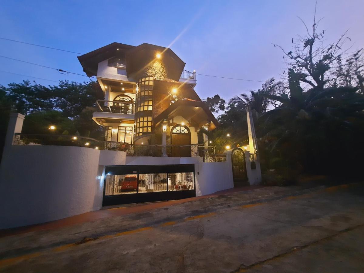 El Castillo Bed and Breakfast - Housity