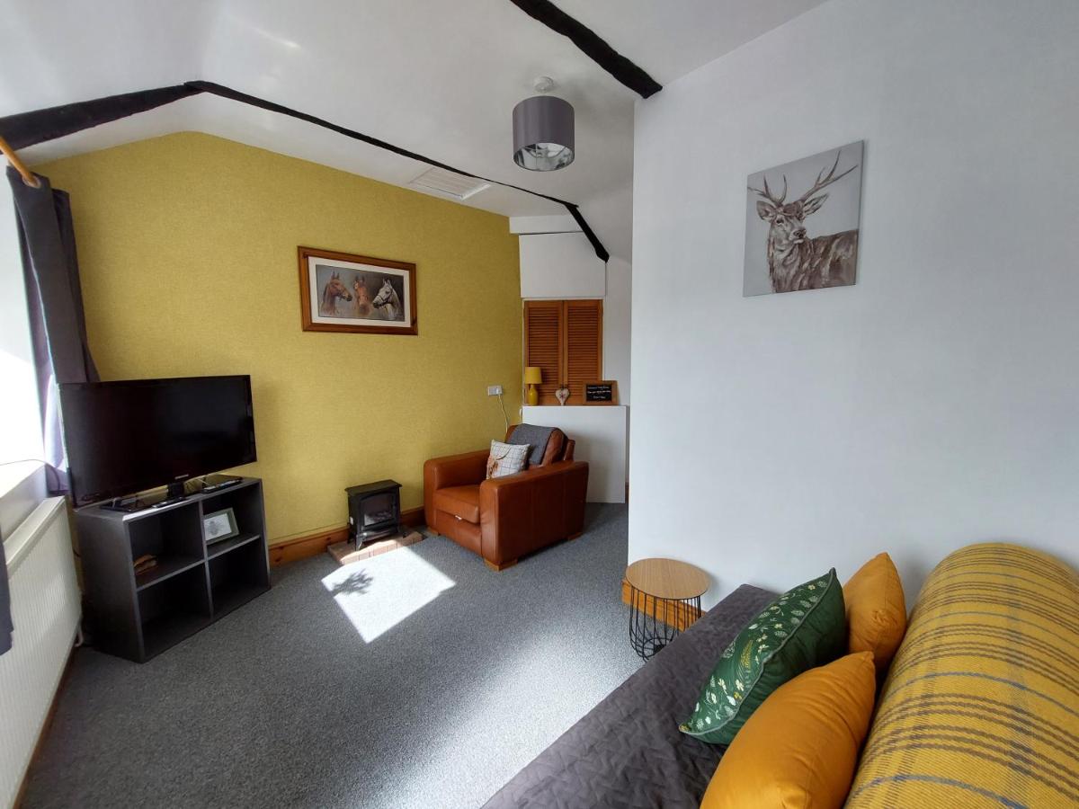 The Barn - Cosy cottage with Countryside views - Housity