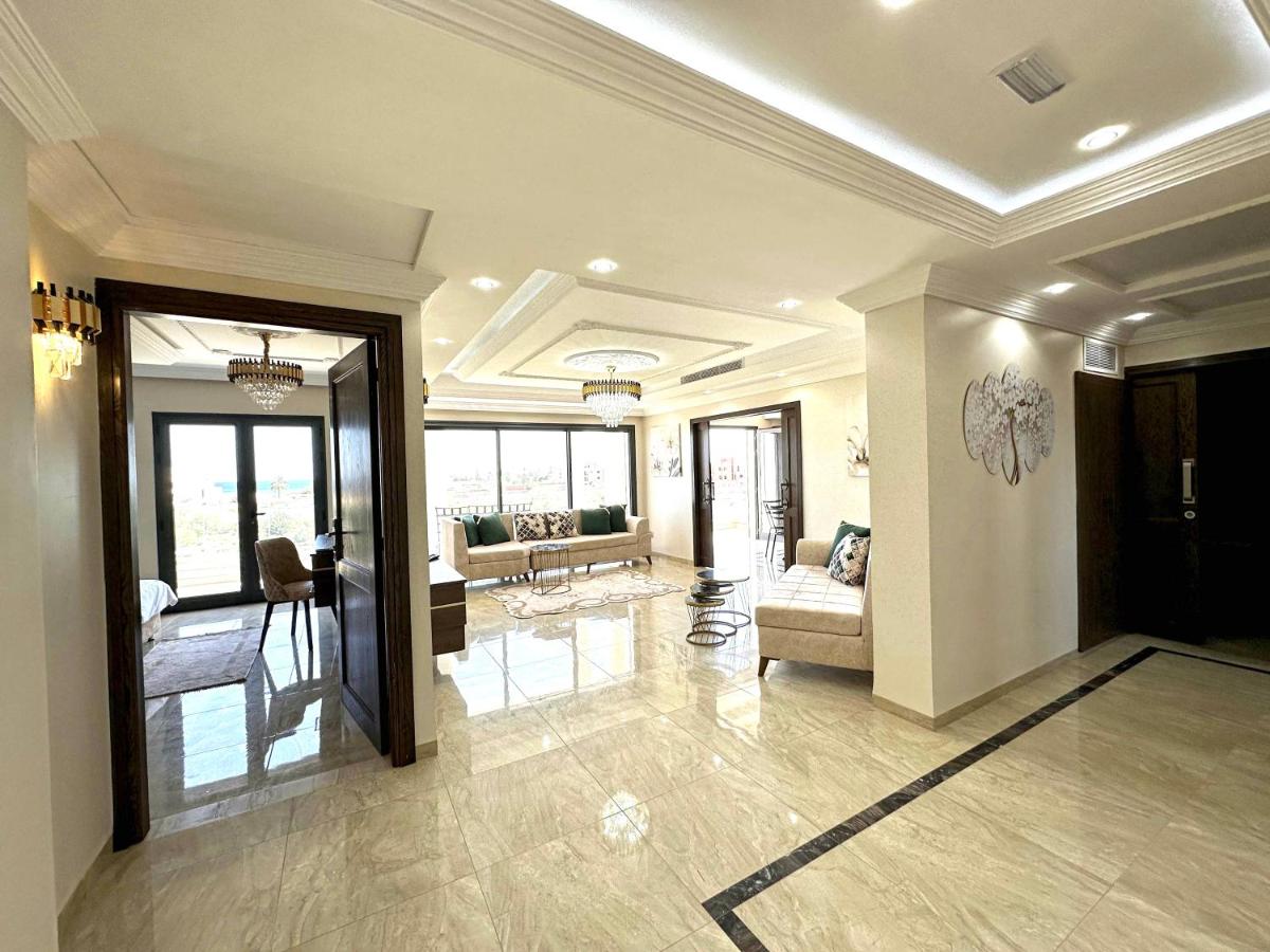 Suitetrails - Luxury 3 Bedrooms Apartment Sea View