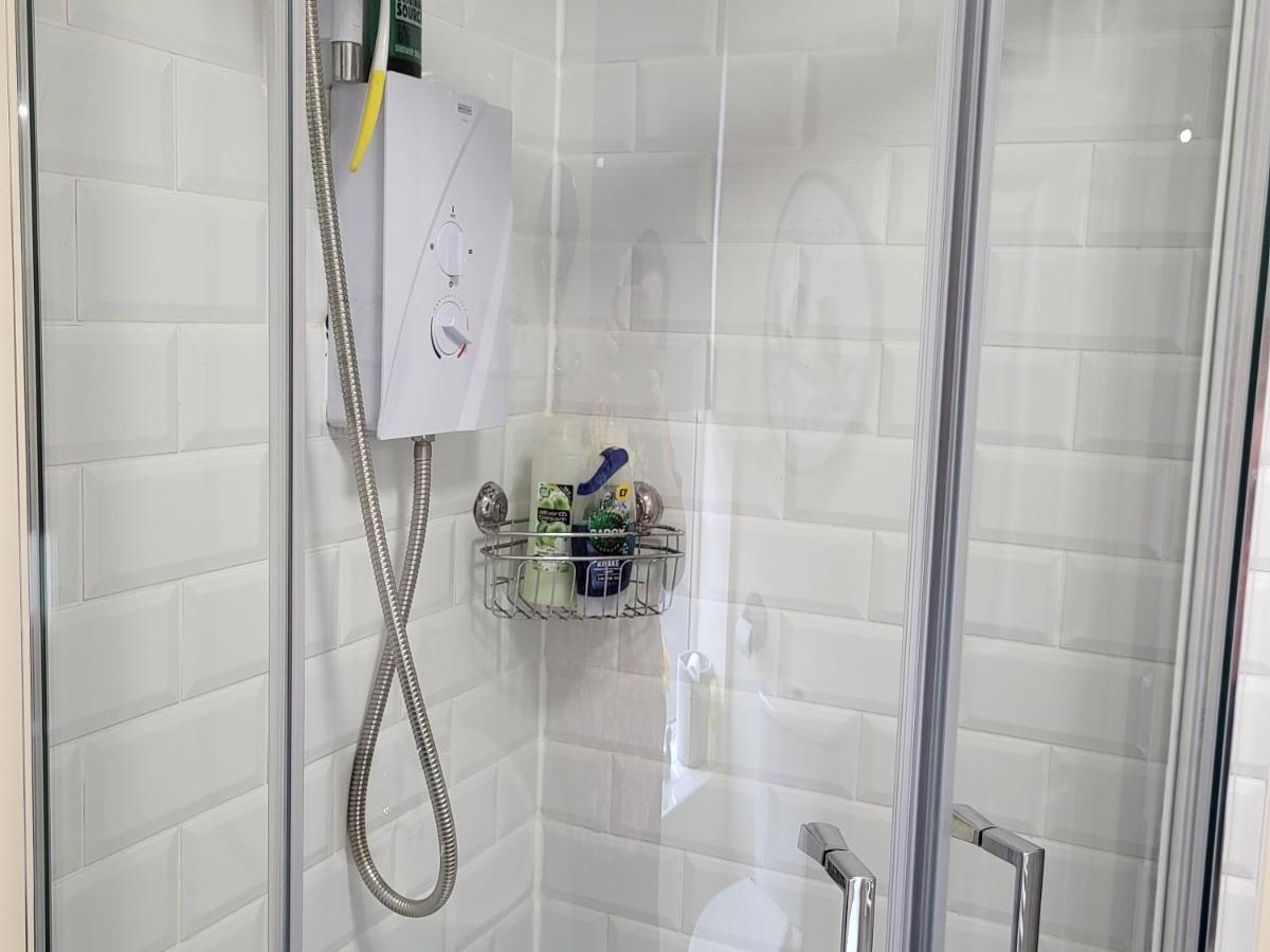 Suitetrails - One bed apartment close to Castle & Cathedral with additional sofa bed