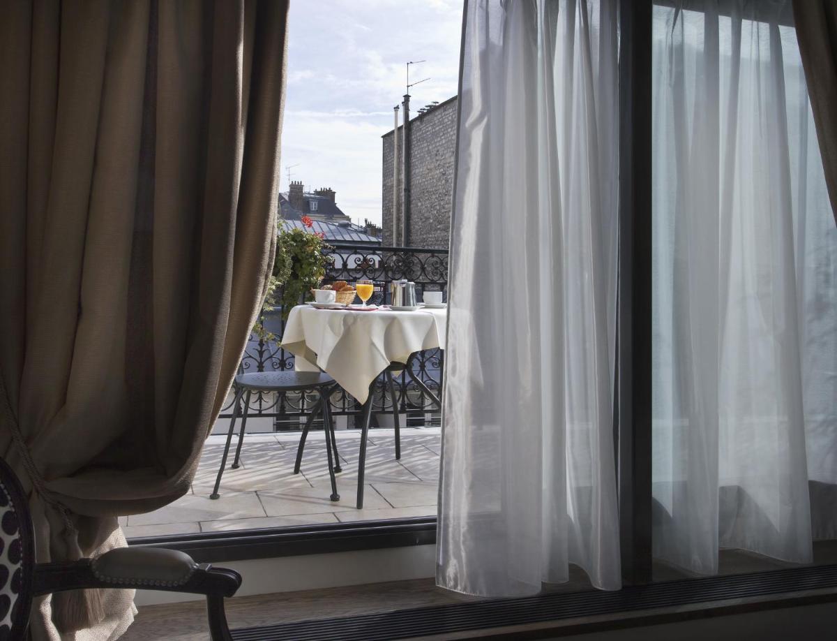 Balcon ou terrasse dans l'établissement Hôtel Saint-Pétersbourg Opéra & Spa
