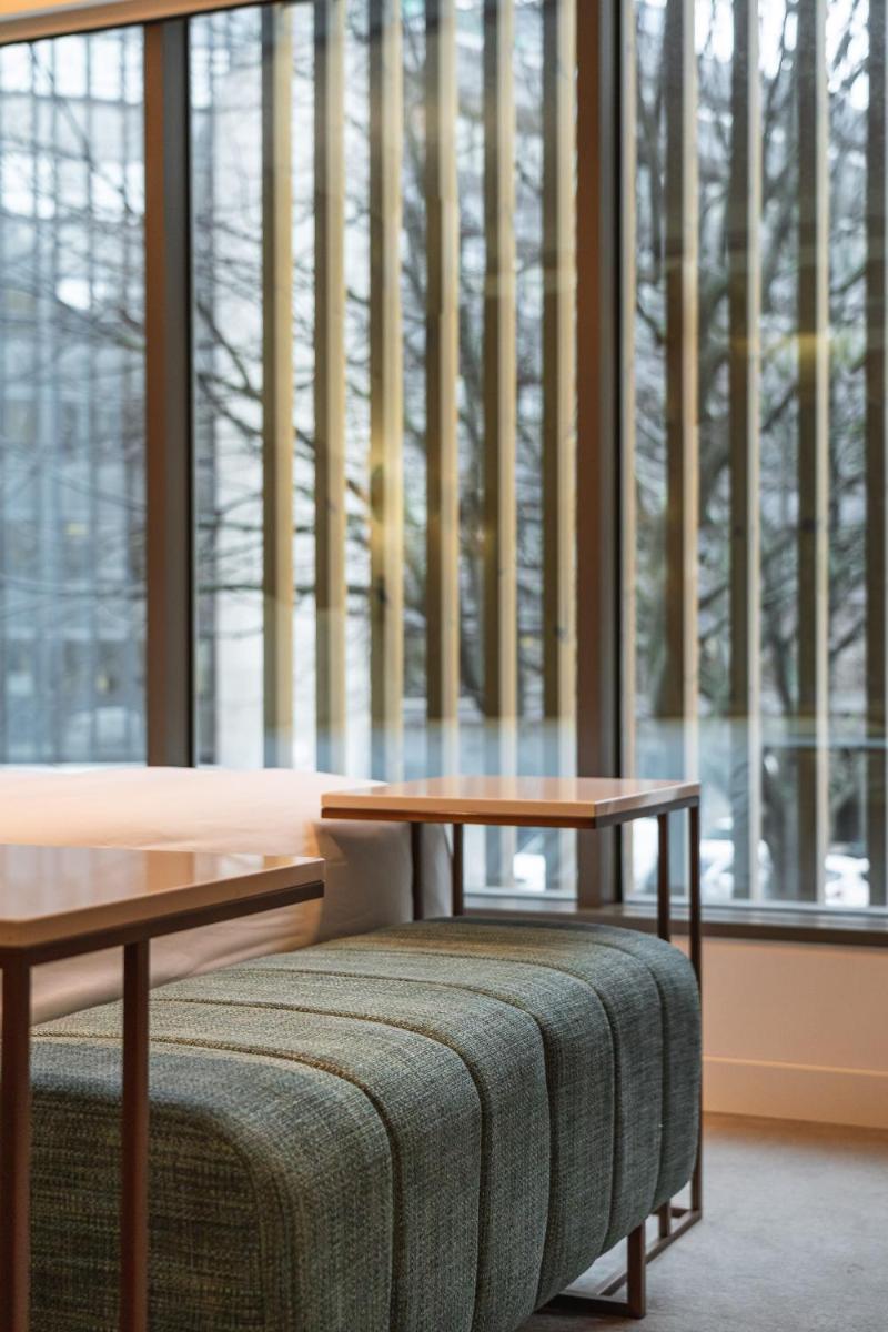 Uma área de estar em LUSTER Hotel