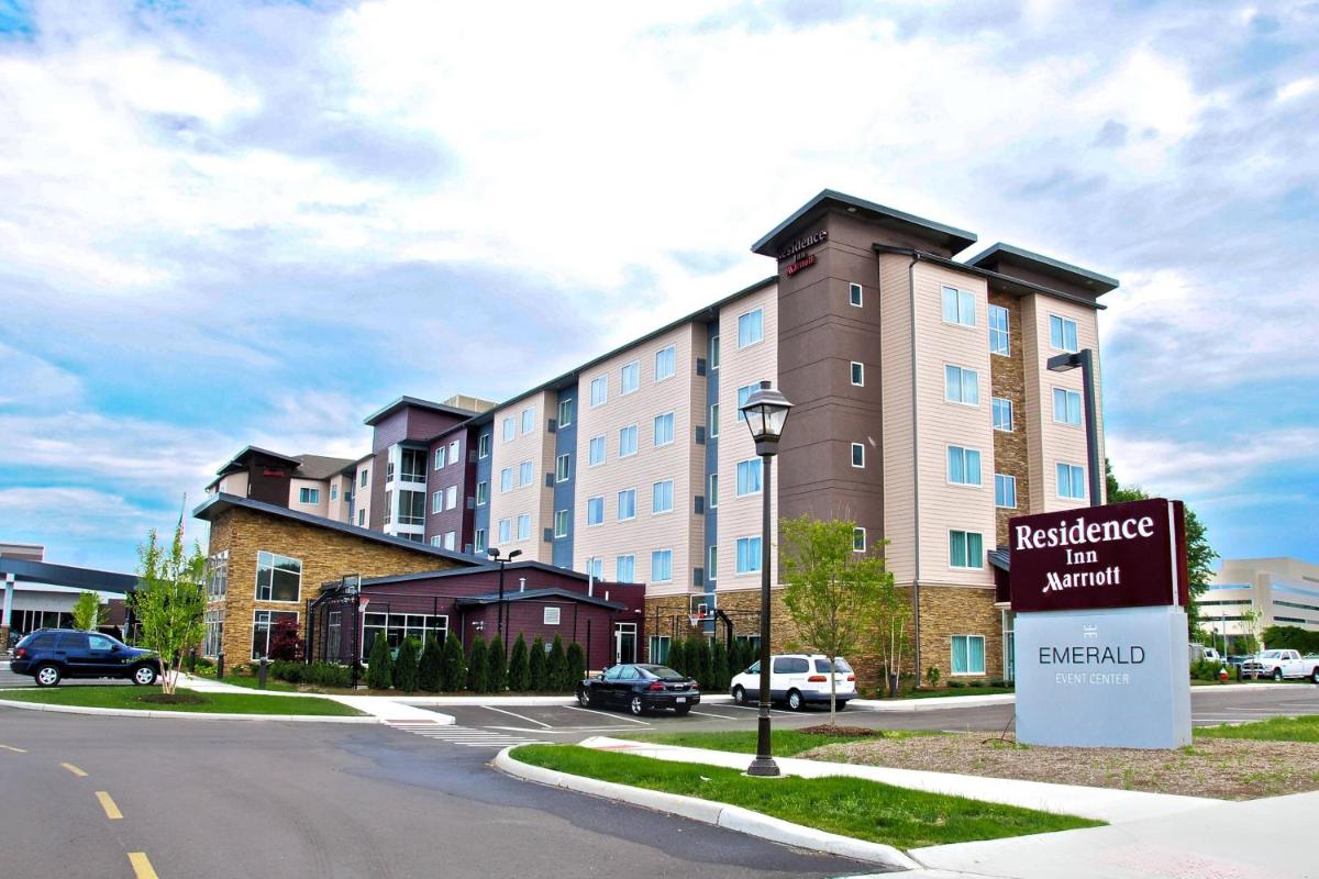 Residence Inn by Marriott Cleveland Avon at The Emerald Event Center - Housity