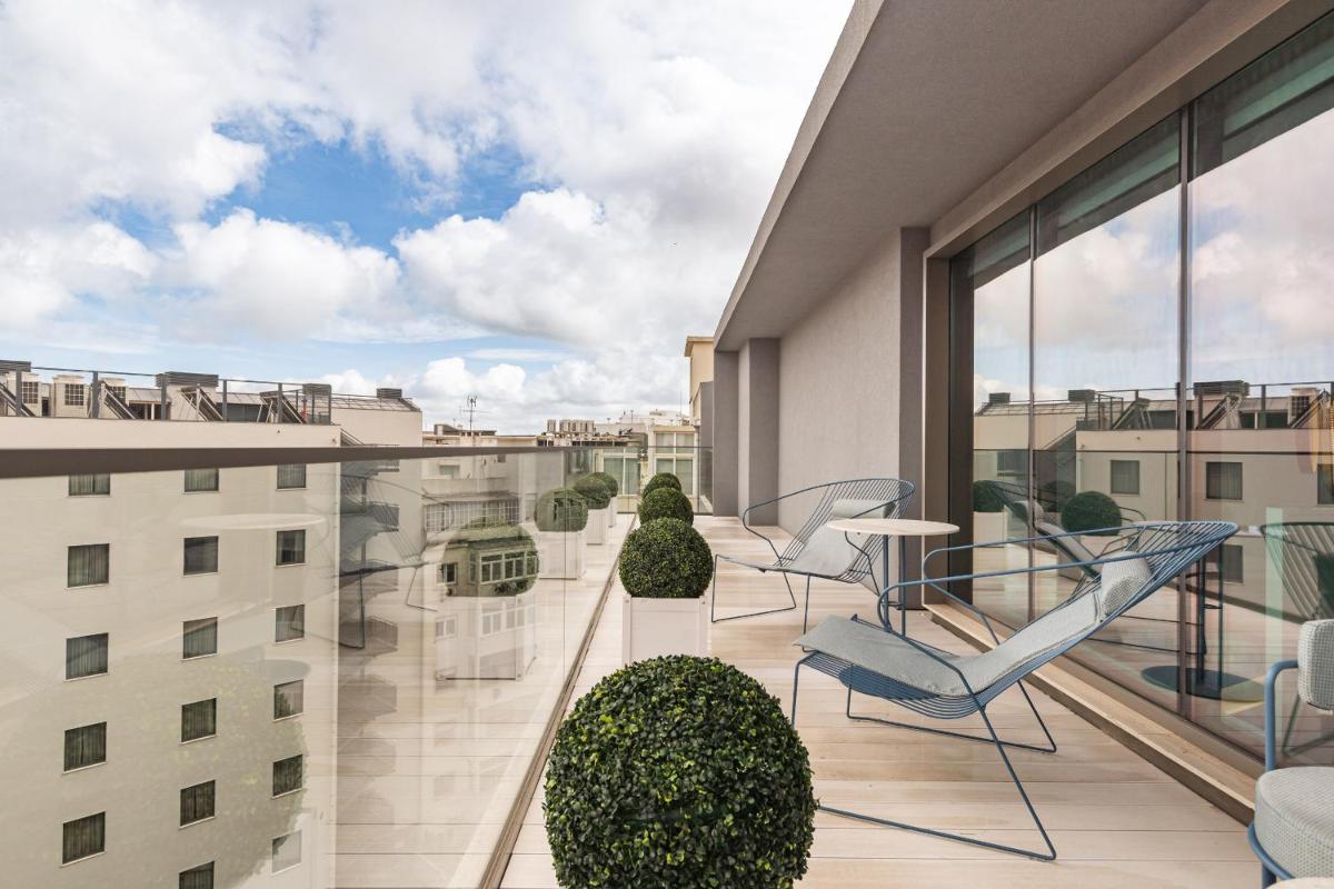Uma varanda ou terraço em LUSTER Hotel