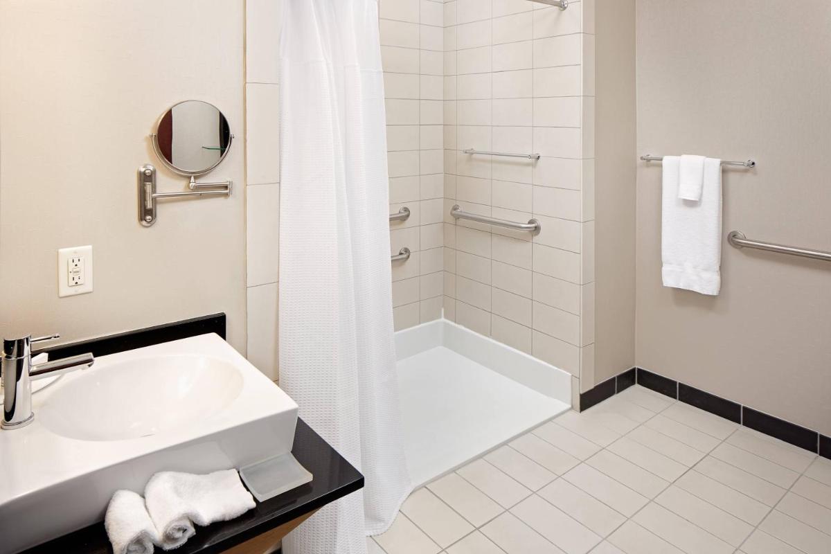 SpringHill Suites by Marriott Green Bay - Housity