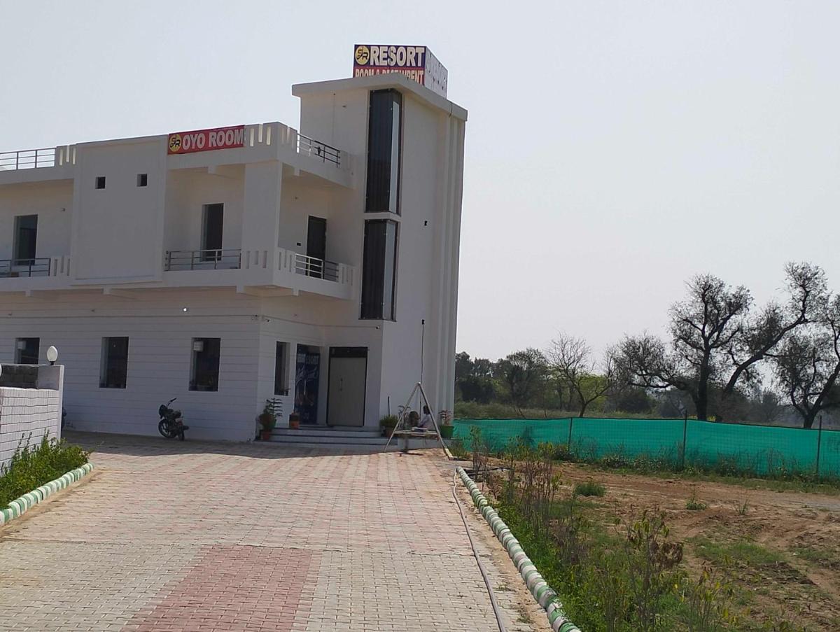 OYO Hotel S R Resort - Housity