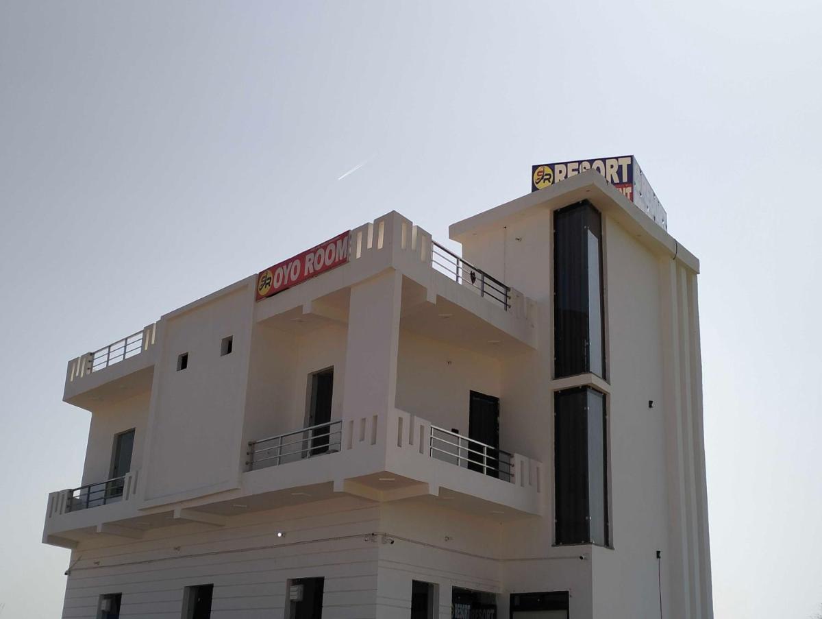 OYO Hotel S R Resort - Housity
