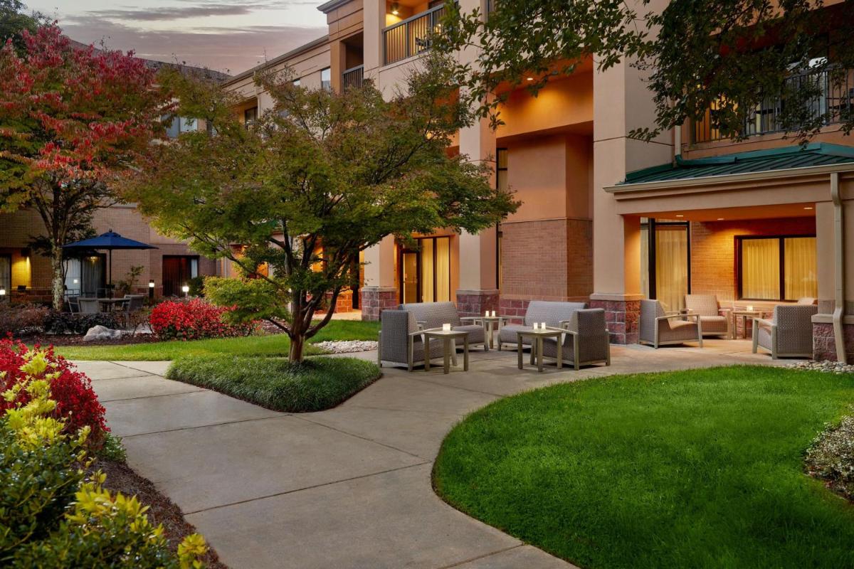 Courtyard by Marriott Atlanta Alpharetta - Housity