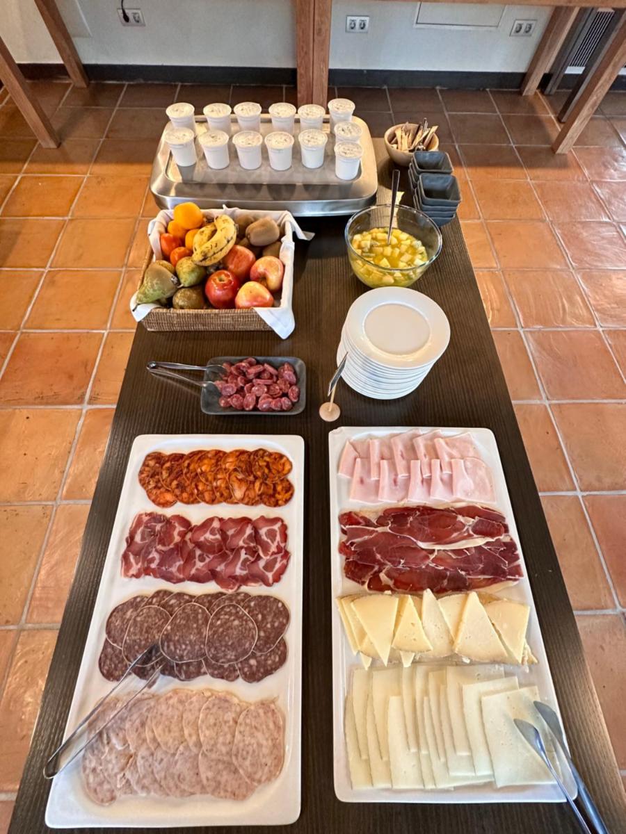 Comida en o cerca de este hotel