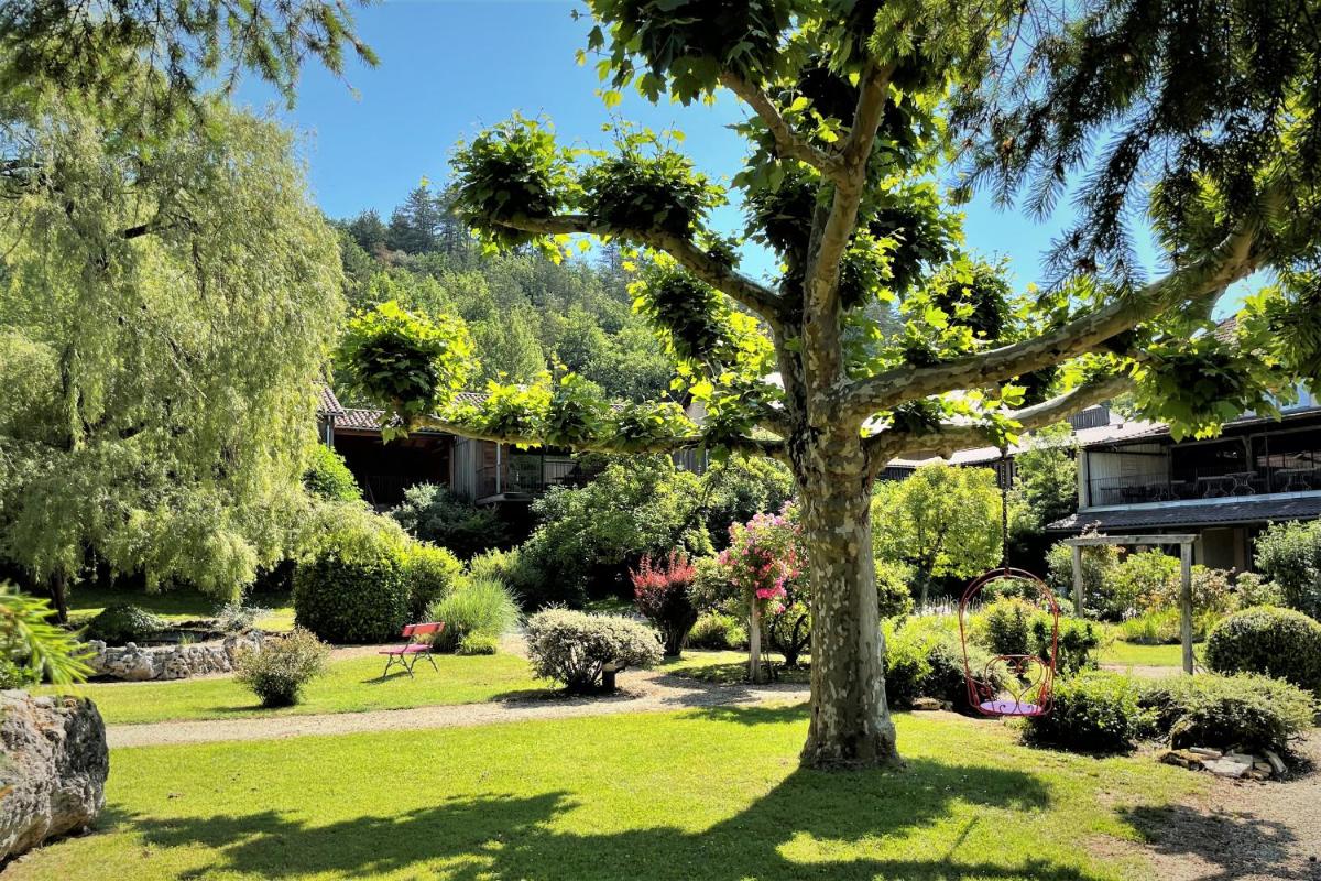 Jardin de l'établissement Les Glycines - Hôtel & Spa - Teritoria