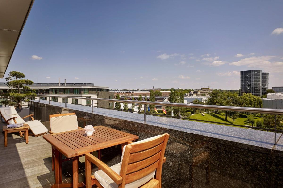 Ein Balkon oder eine Terrasse in der Unterkunft The Ritz-Carlton, Wolfsburg
