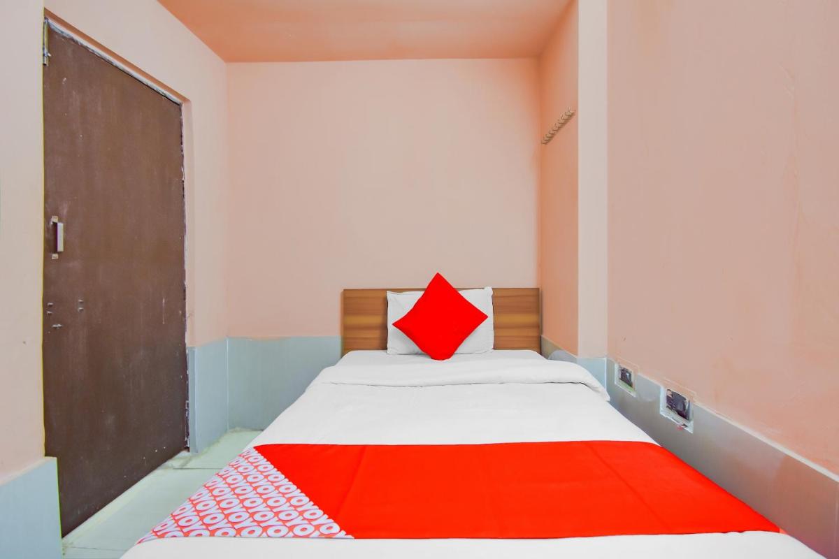 OYO A B Guest House Near Netaji Subhash Chandra Bose International Airport - Housity