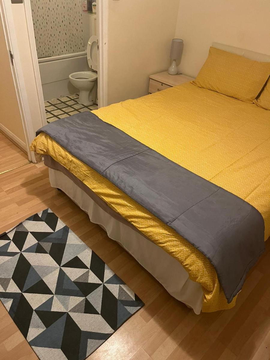 Ensuite Room near Canal - Housity