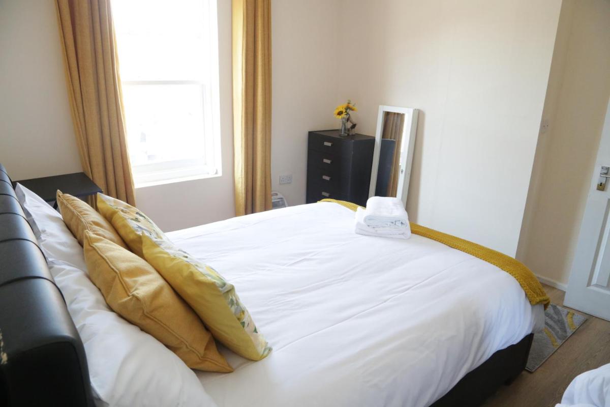 Canning Town Warms Cozy One Bedroom Apartment - Housity