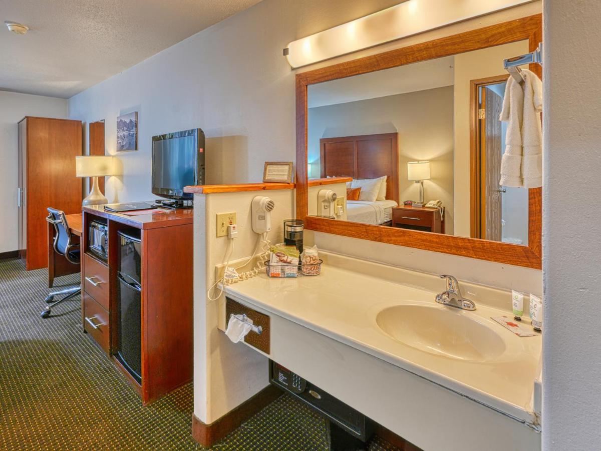 Yellowstone River Inn & Suites - Housity