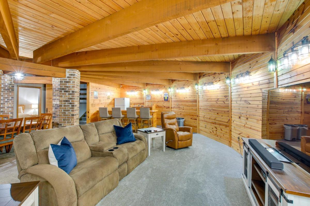 Wisconsin Vacation Rental: 1 Mi to Road America! - Housity