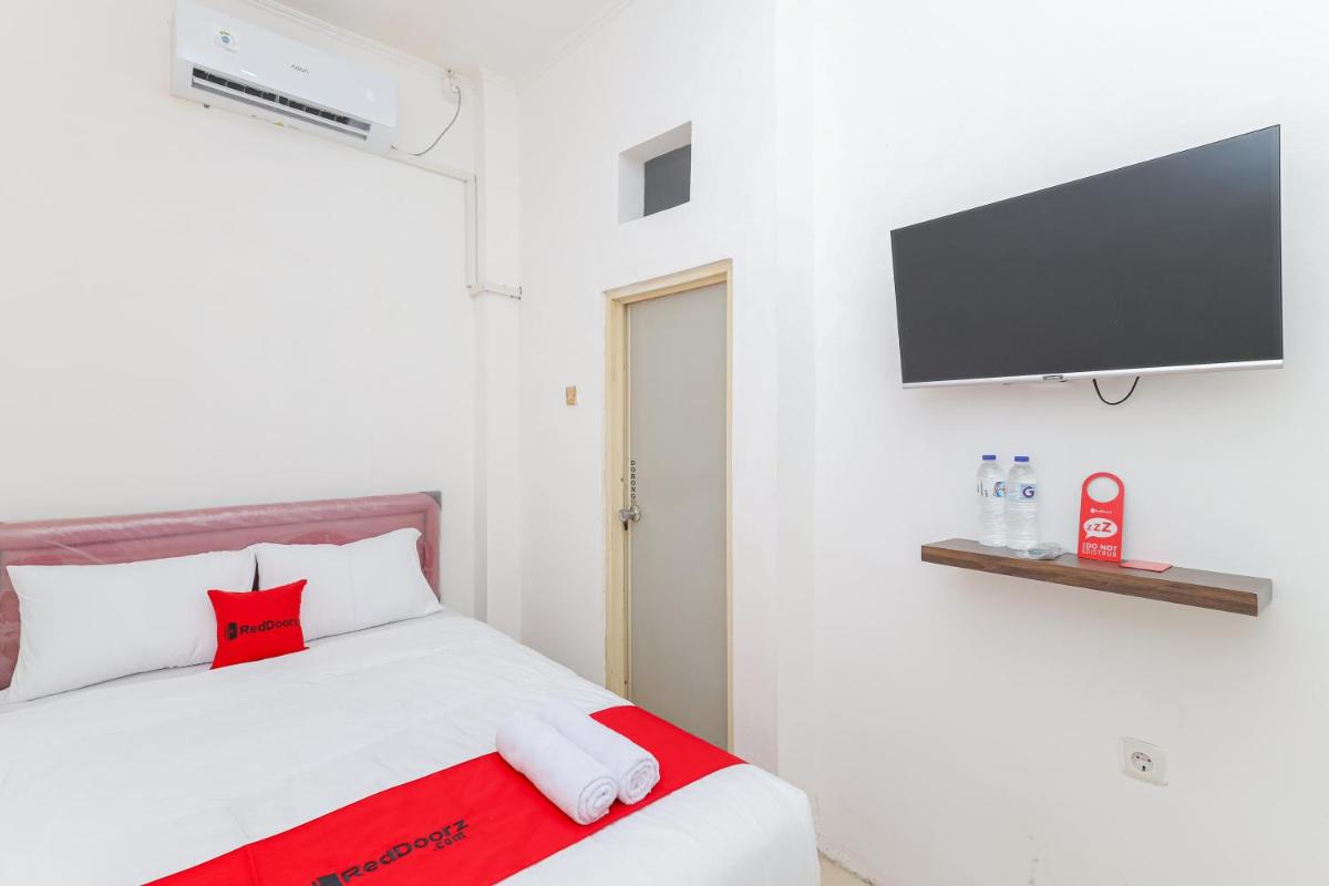 RedDoorz near Pasar Lama Serang - Hizvo