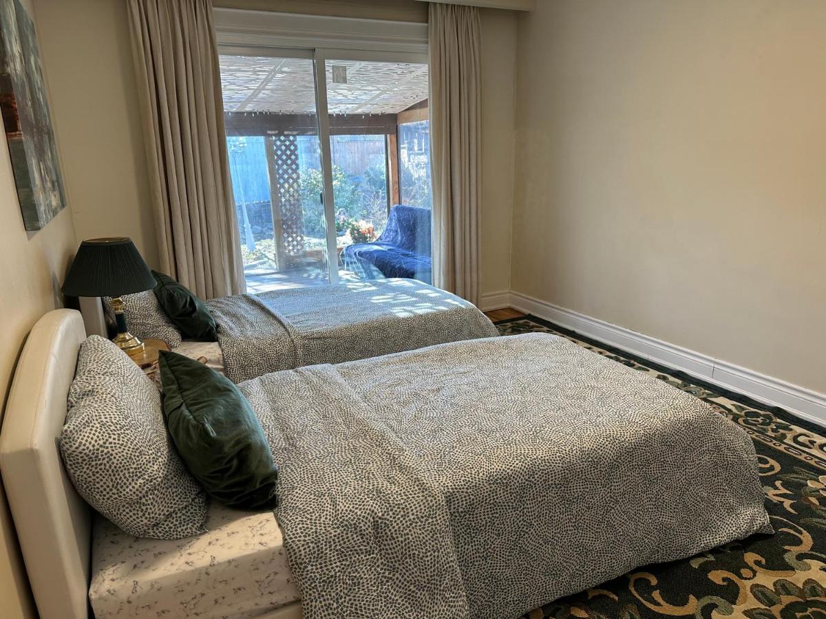 Entire Main floor 4 Rooms 6 beds 2 baths near all amenities - Housity