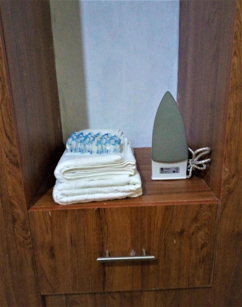 Roma Stays- Stylish modern two/one bedroom in Busia (near Weighbridge) - Housity