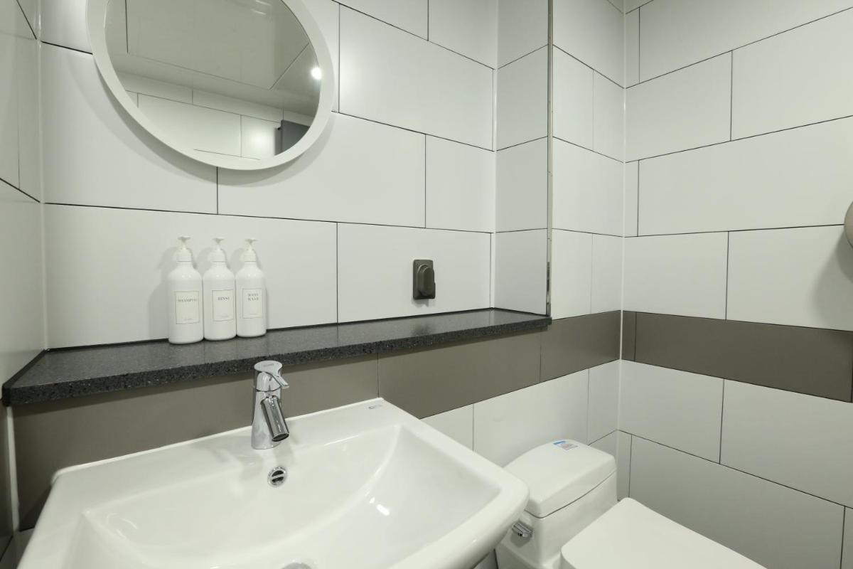 27 Hotel - Housity